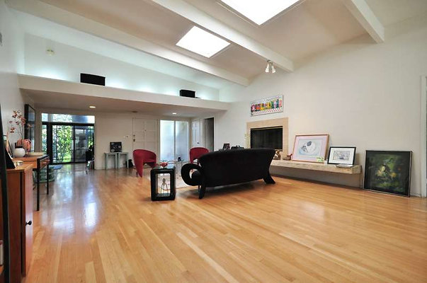 CAST ShermanOaks 8905