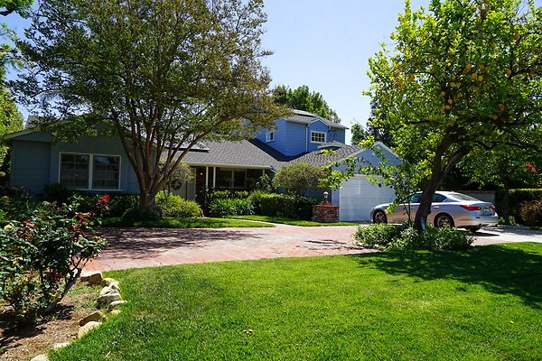 House - 4320 Lemp Ave - Studio City - Carmens