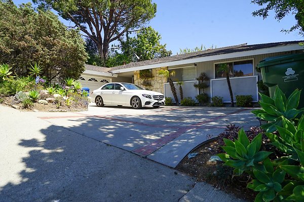 Judy&apos;s House - 11425 Dona Evita St - Studio City - Carmens